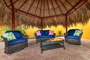 Newly Renovated! Polynesian Themed in Noord!