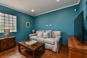 Newly Renovated! Polynesian Themed in Noord!