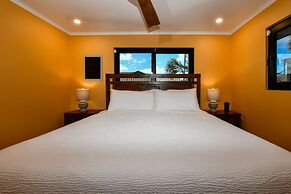 Newly Renovated! Polynesian Themed in Noord!