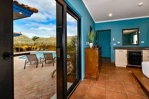 Newly Renovated! Polynesian Themed in Noord!