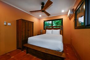 Newly Renovated! Polynesian Themed in Noord!