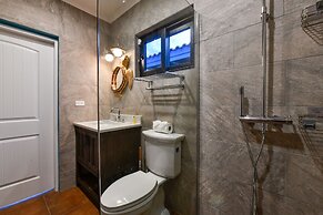 Newly Renovated! Polynesian Themed in Noord!