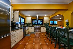 Newly Renovated! Polynesian Themed in Noord!