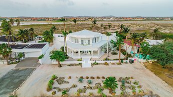 Ocean Front 7-bedroom 7-bath Sunset Views Malmok!