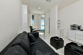 Ocean Front 7-bedroom 7-bath Sunset Views Malmok!