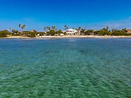 Ocean Front 7-bedroom 7-bath Sunset Views Malmok!