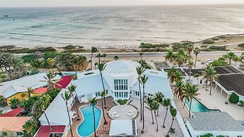 Ocean Front 7-bedroom 7-bath Sunset Views Malmok!