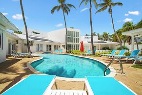 Ocean Front 7-bedroom 7-bath Sunset Views Malmok!