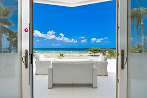 Ocean Front 7-bedroom 7-bath Sunset Views Malmok!