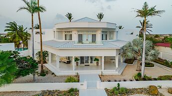 Ocean Front 7-bedroom 7-bath Sunset Views Malmok!