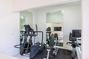 Ocean Front 7-bedroom 7-bath Sunset Views Malmok!