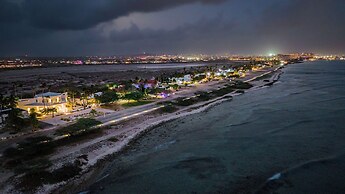 Ocean Front 7-bedroom 7-bath Sunset Views Malmok!