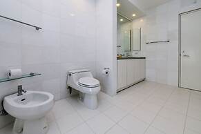 Ocean Front 7-bedroom 7-bath Sunset Views Malmok!