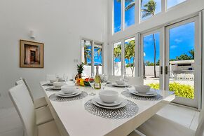 Ocean Front 7-bedroom 7-bath Sunset Views Malmok!