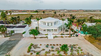 Ocean Front 7-bedroom 7-bath Sunset Views Malmok!