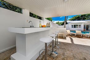 Ocean Front 7-bedroom 7-bath Sunset Views Malmok!