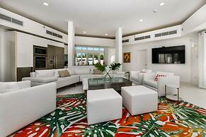 Ocean Front 7-bedroom 7-bath Sunset Views Malmok!