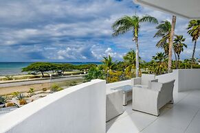 Ocean Front 7-bedroom 7-bath Sunset Views Malmok!