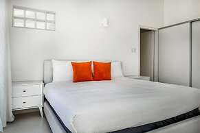 Ocean Front 7-bedroom 7-bath Sunset Views Malmok!