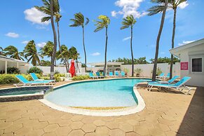 Ocean Front 7-bedroom 7-bath Sunset Views Malmok!