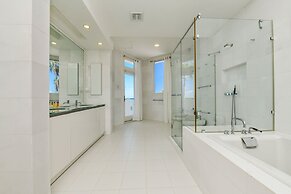 Ocean Front 7-bedroom 7-bath Sunset Views Malmok!