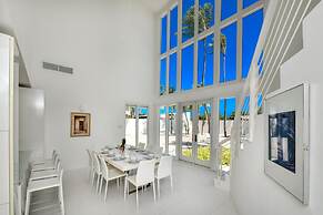Ocean Front 7-bedroom 7-bath Sunset Views Malmok!