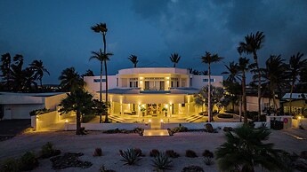 Ocean Front 7-bedroom 7-bath Sunset Views Malmok!