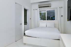 Ocean Front 7-bedroom 7-bath Sunset Views Malmok!