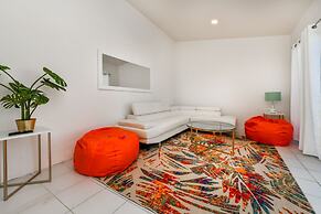 Ocean Front 7-bedroom 7-bath Sunset Views Malmok!