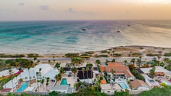 Ocean Front 7-bedroom 7-bath Sunset Views Malmok!