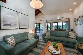 NEW Gorgeous Listing With Hot Tub& Golf Course View! in Tierra del Sol