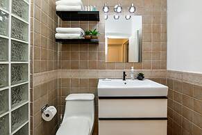 NEW Gorgeous Listing With Hot Tub& Golf Course View! in Tierra del Sol