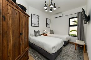 NEW Gorgeous Listing With Hot Tub& Golf Course View! in Tierra del Sol