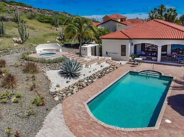 NEW Gorgeous Listing With Hot Tub& Golf Course View! in Tierra del Sol