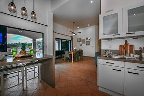 NEW Gorgeous Listing With Hot Tub& Golf Course View! in Tierra del Sol