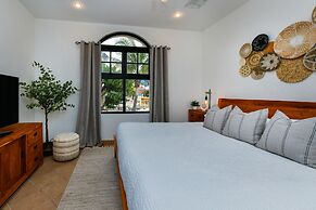 NEW Gorgeous Listing With Hot Tub& Golf Course View! in Tierra del Sol