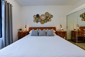 NEW Gorgeous Listing With Hot Tub& Golf Course View! in Tierra del Sol