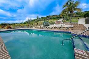 NEW Gorgeous Listing With Hot Tub& Golf Course View! in Tierra del Sol