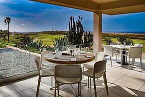 NEW Gorgeous Listing With Hot Tub& Golf Course View! in Tierra del Sol