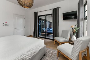 NEW Gorgeous Listing With Hot Tub& Golf Course View! in Tierra del Sol