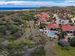 NEW Gorgeous Listing With Hot Tub& Golf Course View! in Tierra del Sol