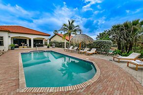 NEW Gorgeous Listing With Hot Tub& Golf Course View! in Tierra del Sol