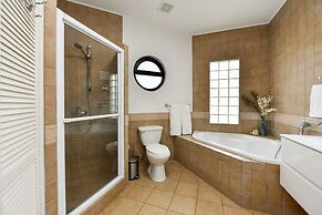 NEW Gorgeous Listing With Hot Tub& Golf Course View! in Tierra del Sol