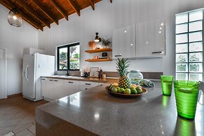 NEW Gorgeous Listing With Hot Tub& Golf Course View! in Tierra del Sol