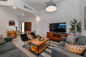 NEW Gorgeous Listing With Hot Tub& Golf Course View! in Tierra del Sol