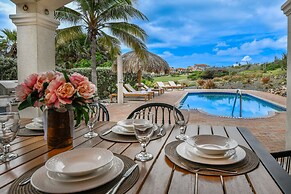 NEW Gorgeous Listing With Hot Tub& Golf Course View! in Tierra del Sol