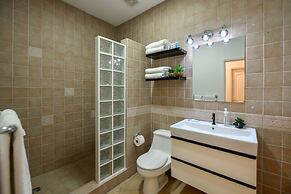 NEW Gorgeous Listing With Hot Tub& Golf Course View! in Tierra del Sol