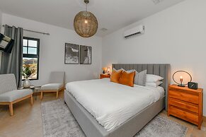 NEW Gorgeous Listing With Hot Tub& Golf Course View! in Tierra del Sol