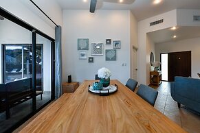 NEW Gorgeous Listing With Hot Tub& Golf Course View! in Tierra del Sol