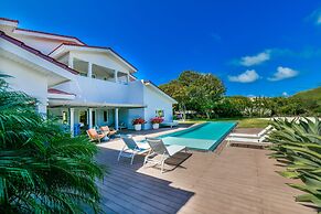 Beach Front Luxury Villa! Boca Catalina Malmok!